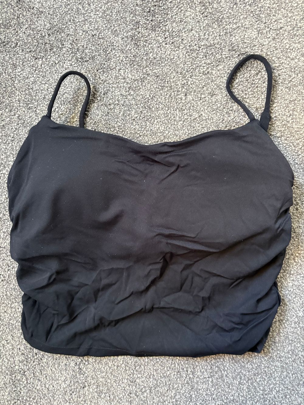 Black cropped singlet