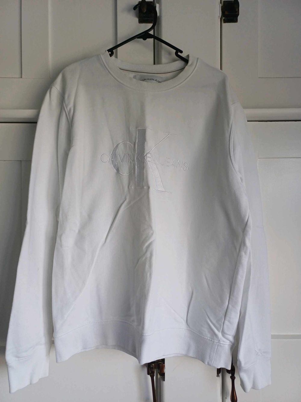 White Calvin Klein sweater Size L