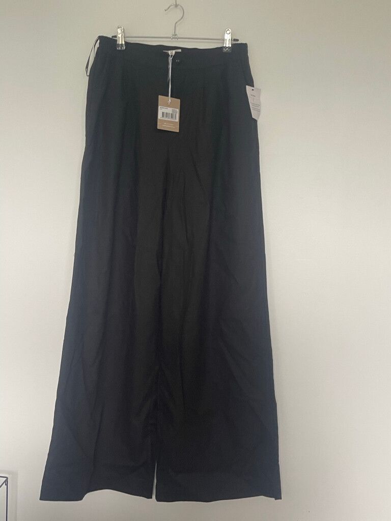 Calli Madonna Black Linen Pants