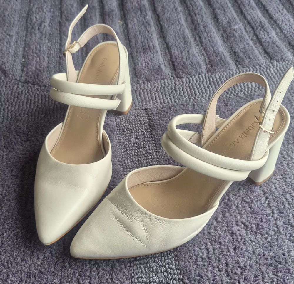 Isabella Anselmi cream slingback heels