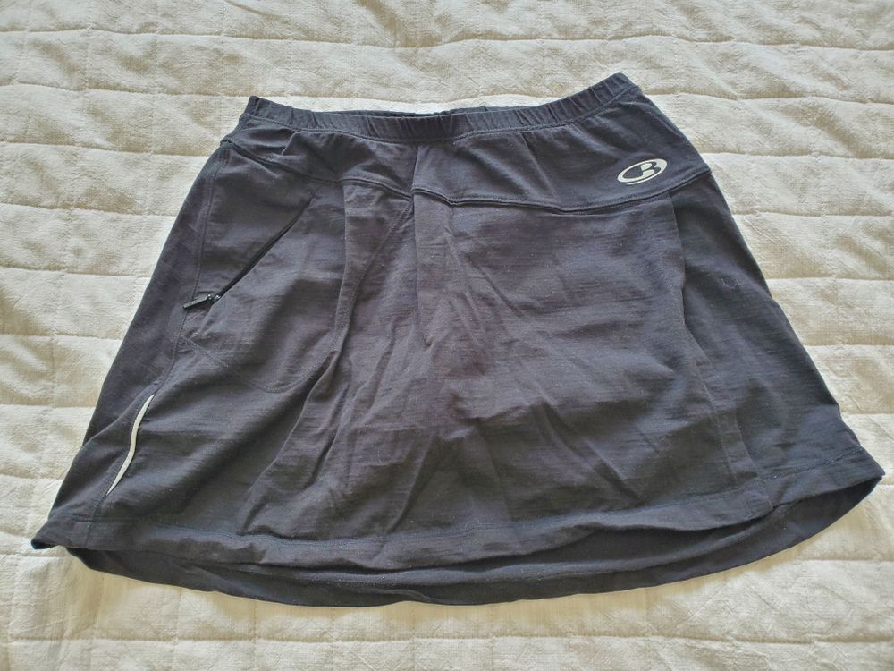 Excellent Used Condition Icebreaker Merino Black Skort 6 XS