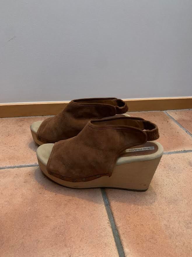 Mi Piaci Vintage Suede Wedge Heels