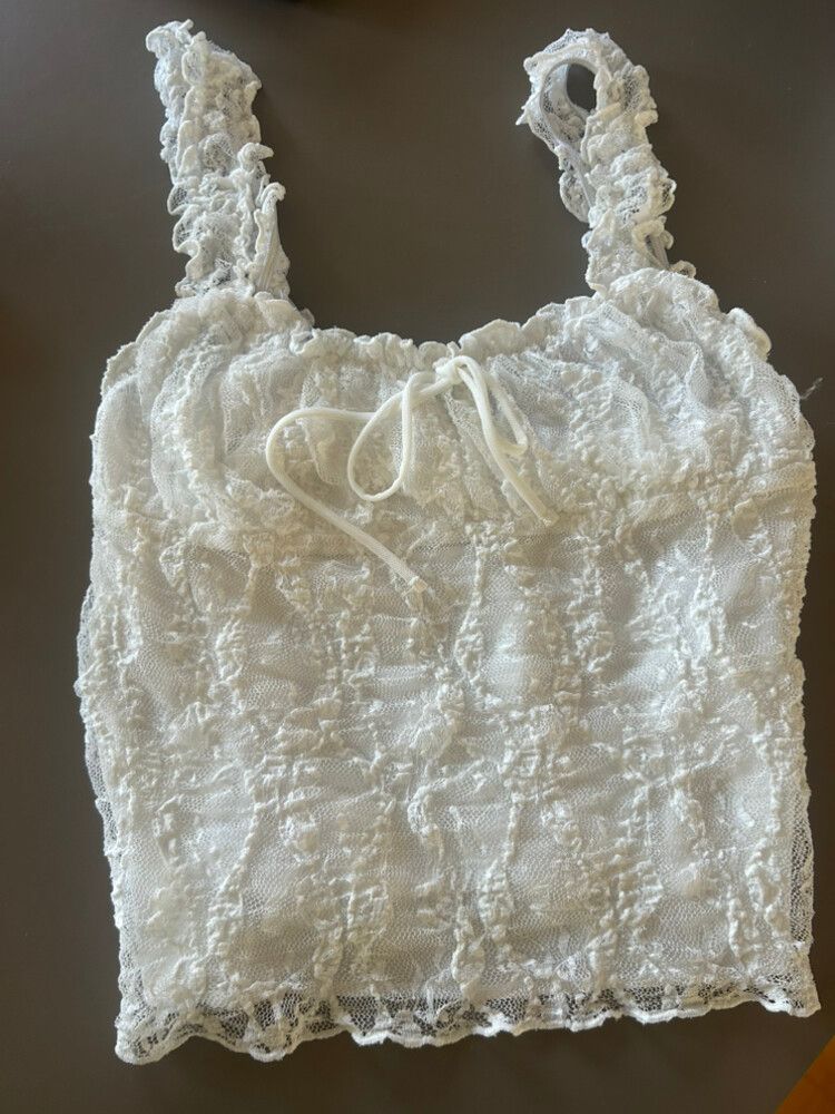 Pull & Bear White Lace Crop