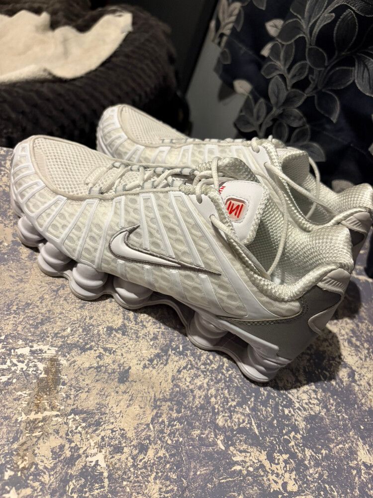 Nike women’s Shox