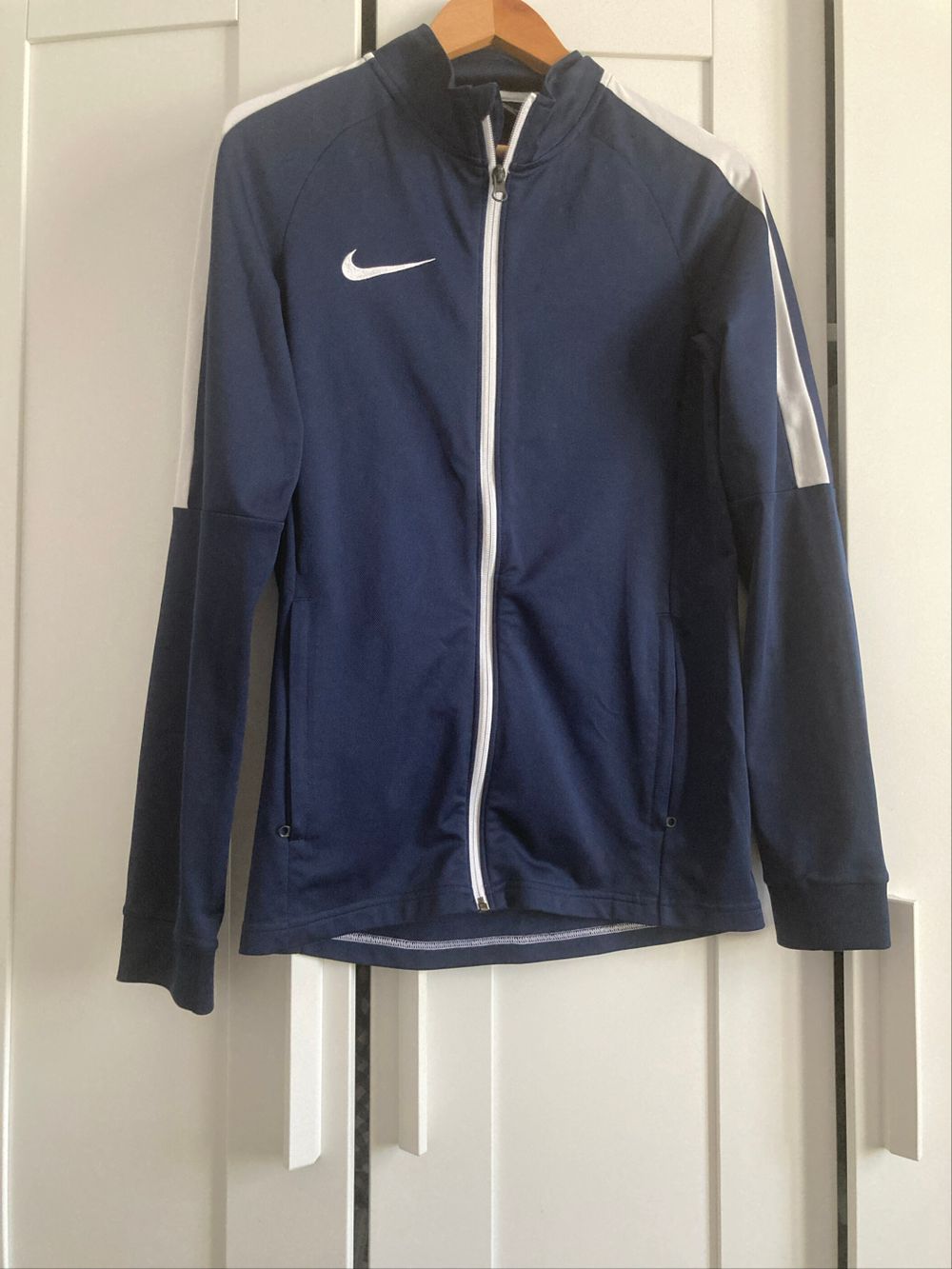 Nike Navy and White Men’s Lightweight Tracksuit Set