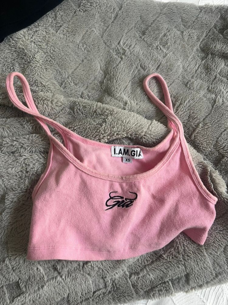 I Am Gia Crop