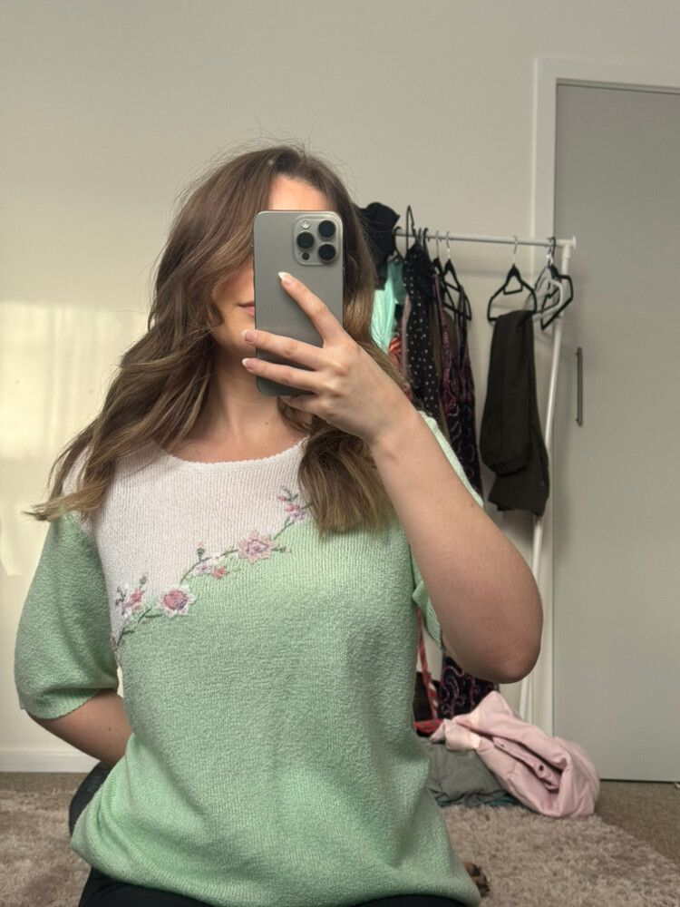 Cute Vintage Top With Flowers