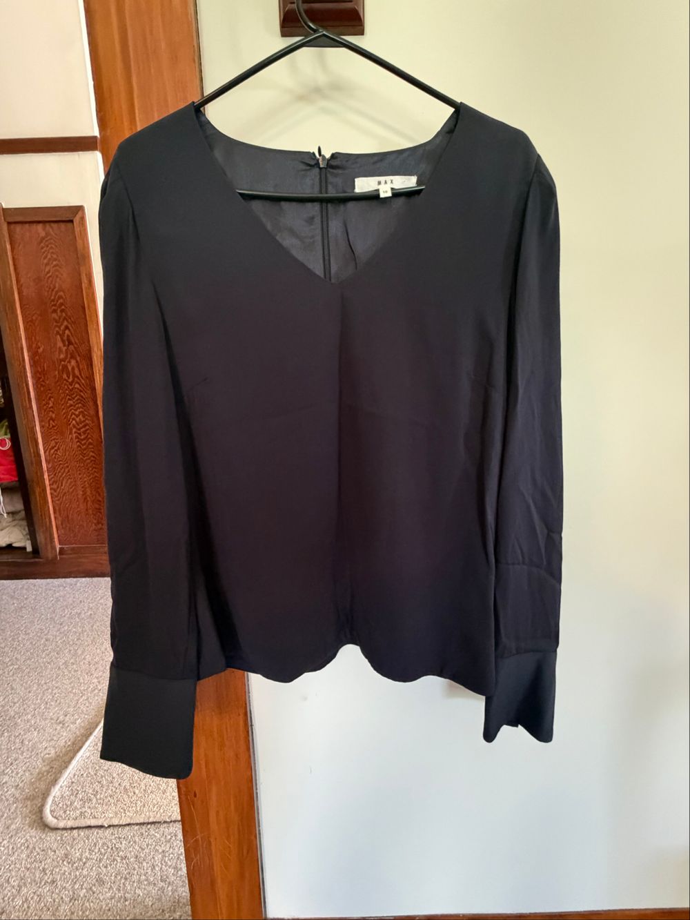 Max navy blouse