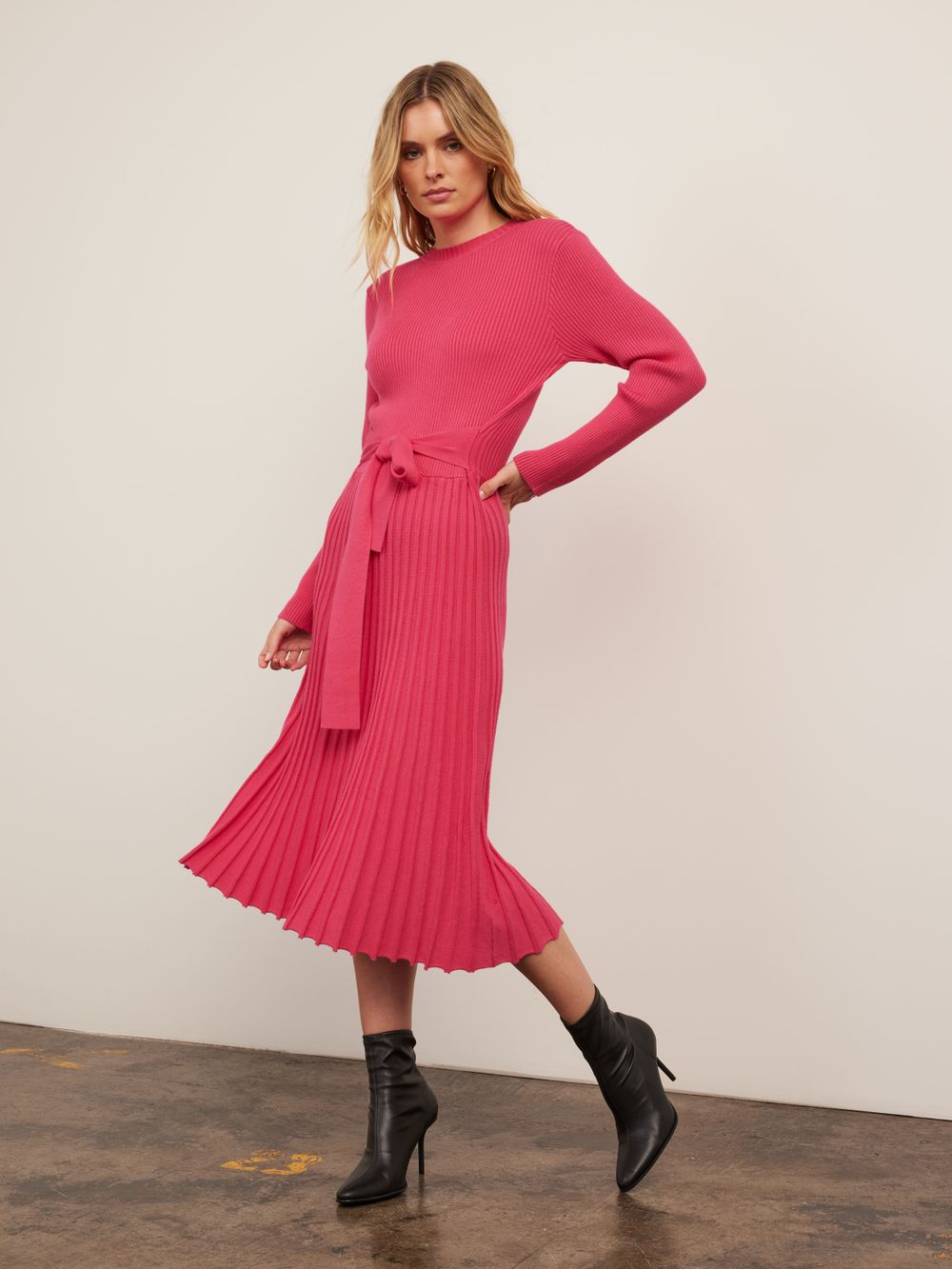 Portmans - Pink Knit Pleated Dress on Designer Wardrobe