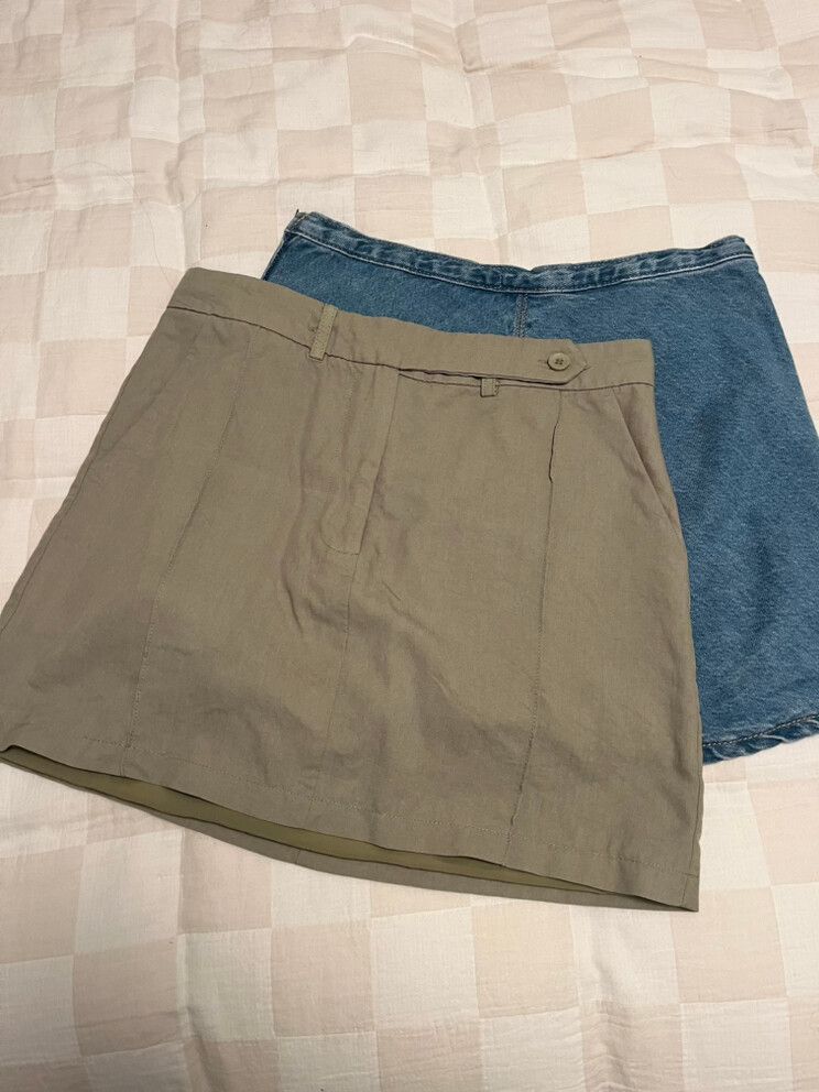 2x mini skirts