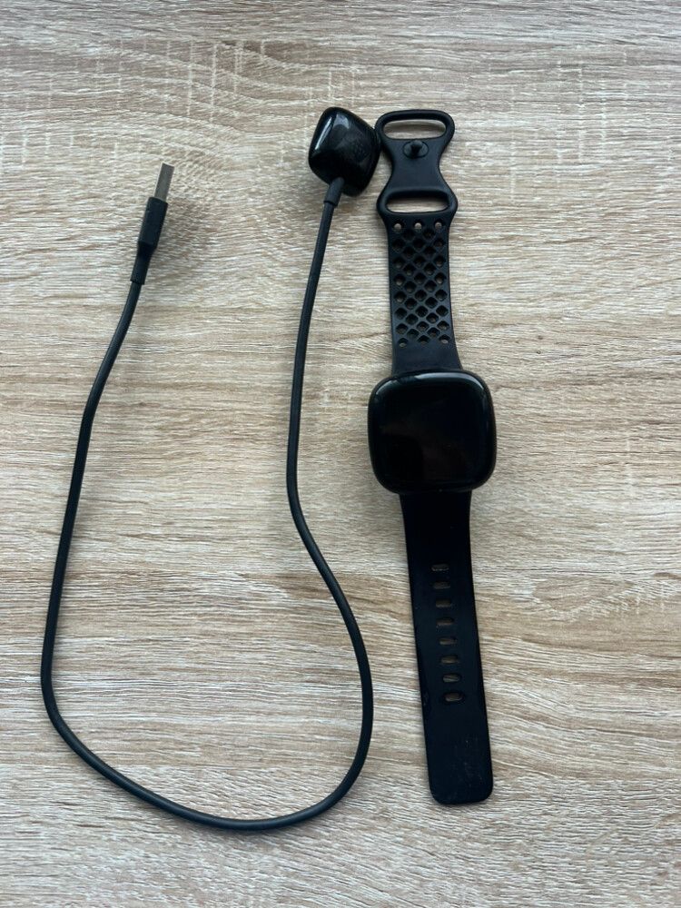 Fitbit versa 3 watch