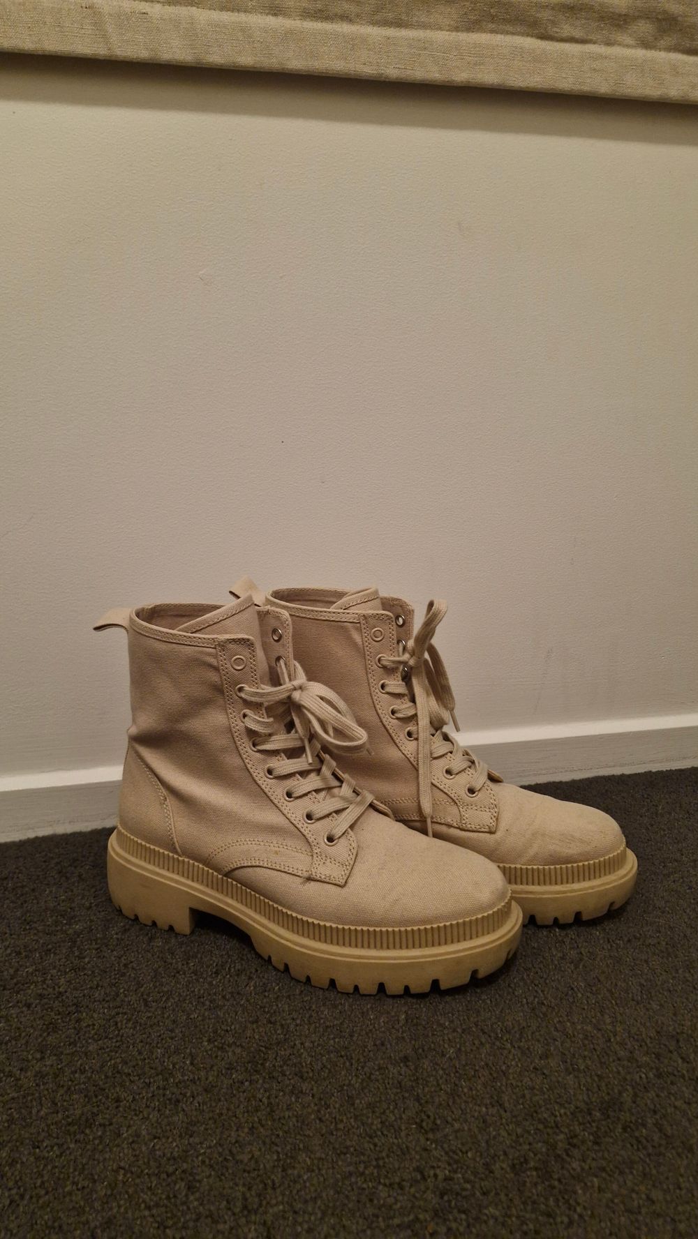 Beige boots