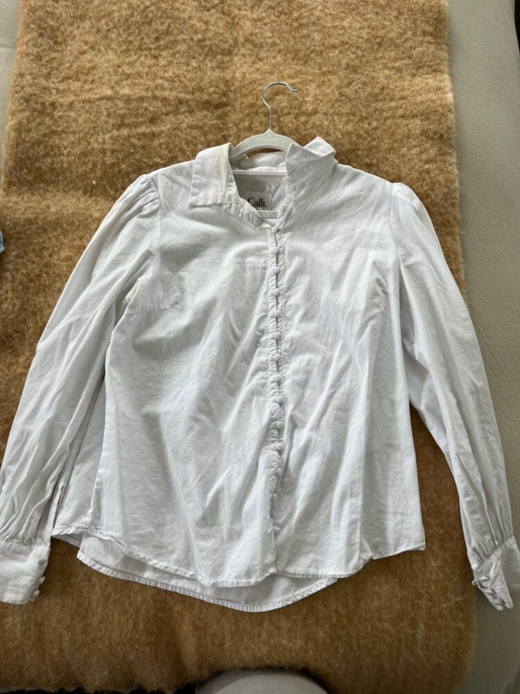 Calli. White Shirt