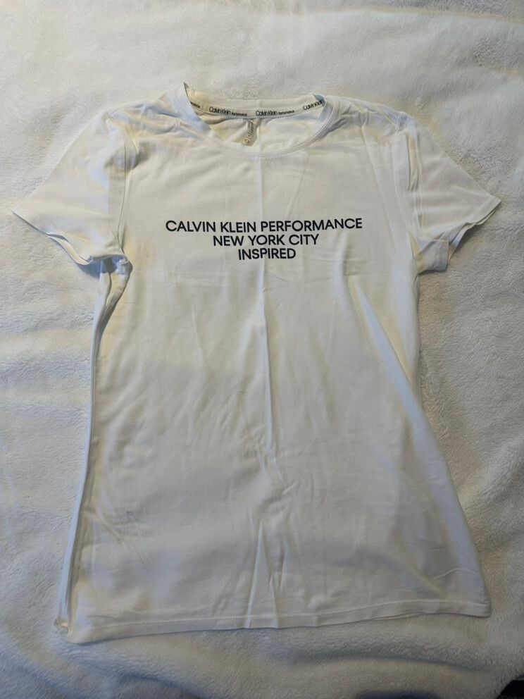 Calvin Klein Tshirt
