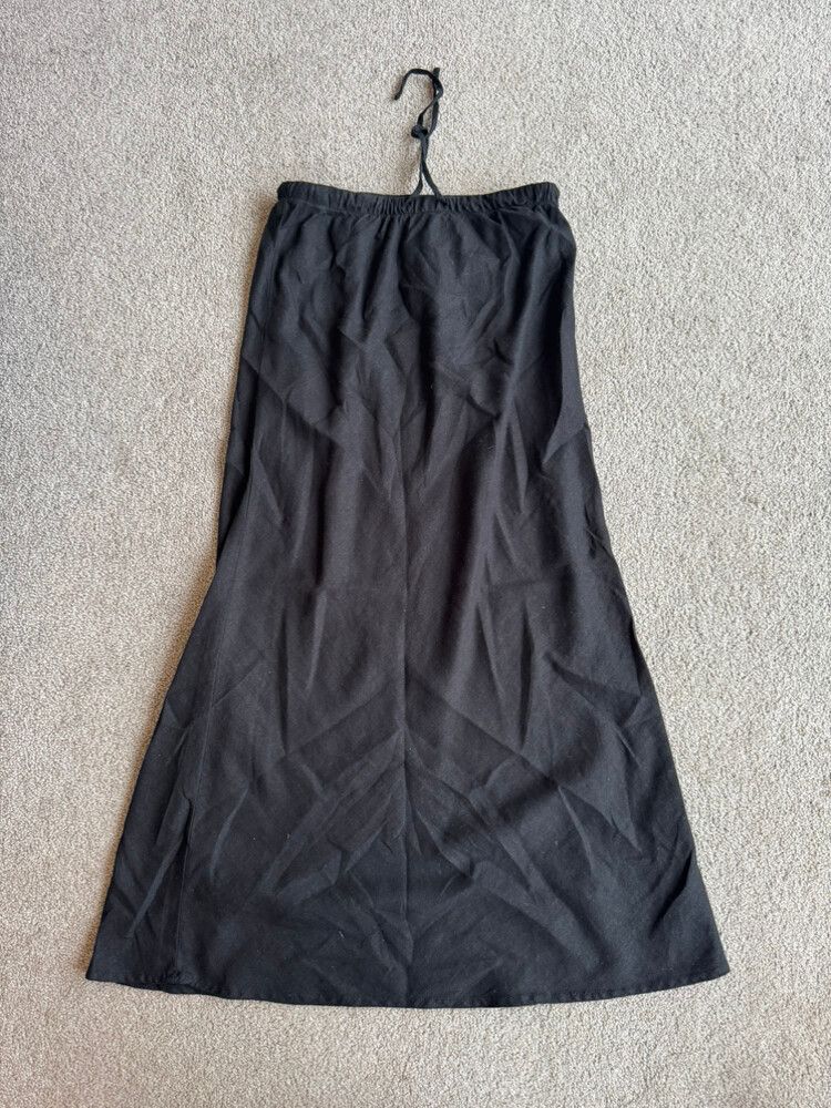 black linen skirt