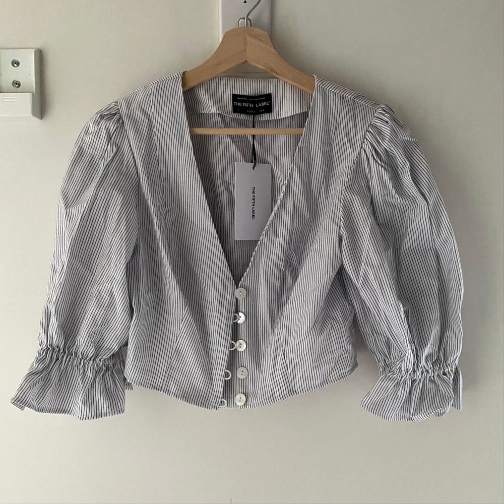 THE FIFTH LABEL SIZE S Pinstripe Passage Top Blouse