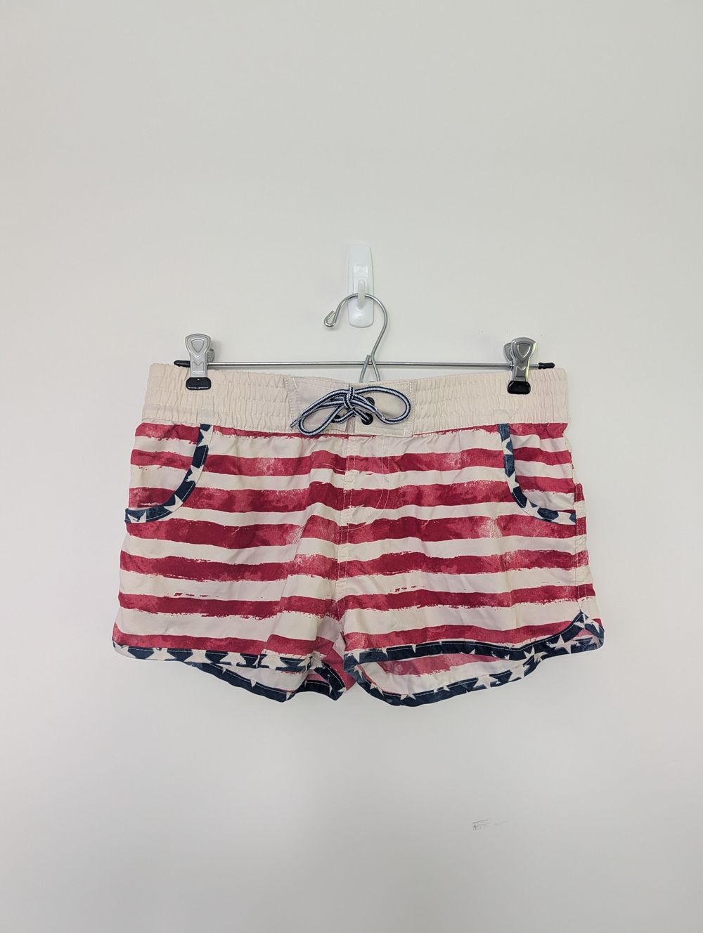 Y2K vintage American flag shorts Raya Sun red white blue size medium micro mini shorts board shorts swimming pool summer beachy coastal vacation holiday running jogging exercise active athleisure athletic sporty tennis gym yoga