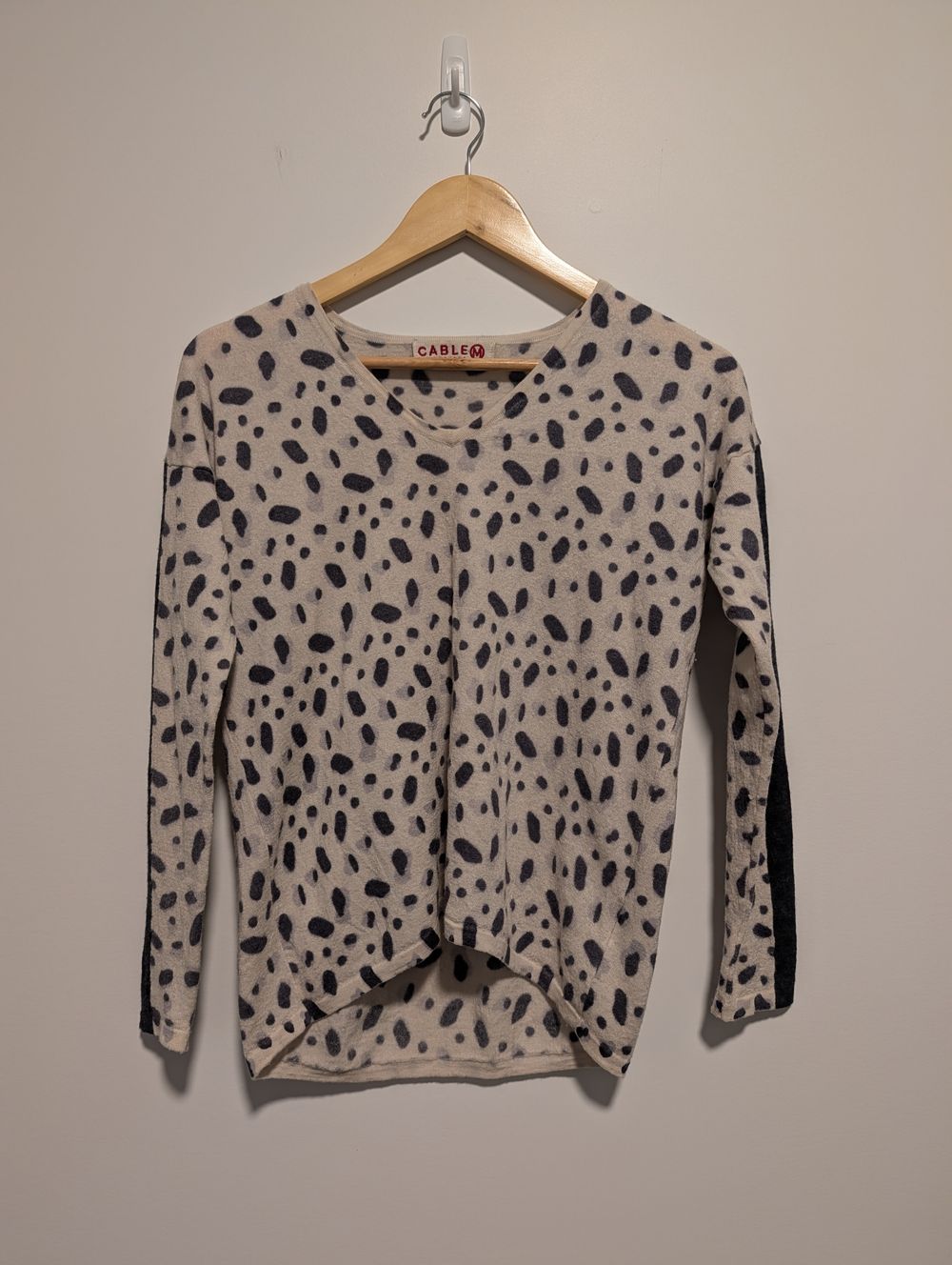 100% merino wool polka dot jumper sweater knit jersey twee Jess new girl size medium quiet luxury stealth wealth preppy academia minimalist old money animal print mob wife quality