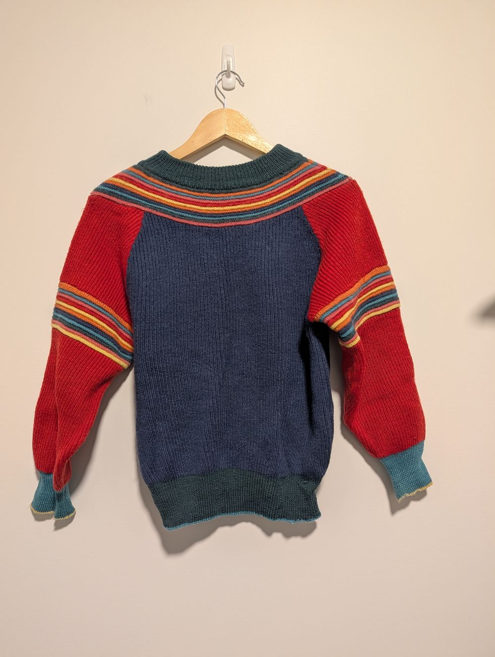 Unique 100% wool 90s vintage 3D knit jumper colorful rainbow jersey sweater free size one size fits most lagenlook 1990s friends slouchy oversized relaxed artsy normcore indie winter ski bum snowboard granny grandpa grandma