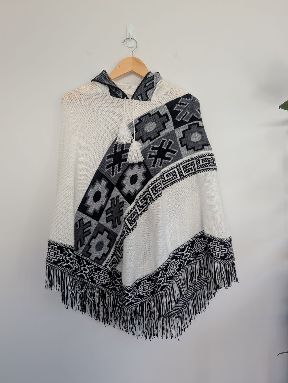 White + black poncho hoodie tassels OSFM open size fringe Aztec geometric pattern lagenlook shawl boho hippie bohemian fairy artsy south american alpaca flower power festival