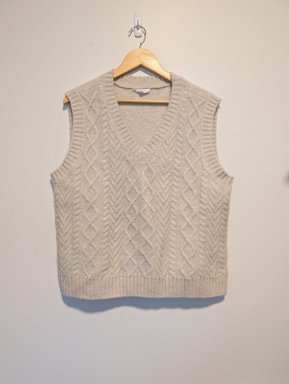 Cream chunky knit vest v neck mohair wool blend size XL cable knit clean girl cottage boho heritage fisherman preppy academia