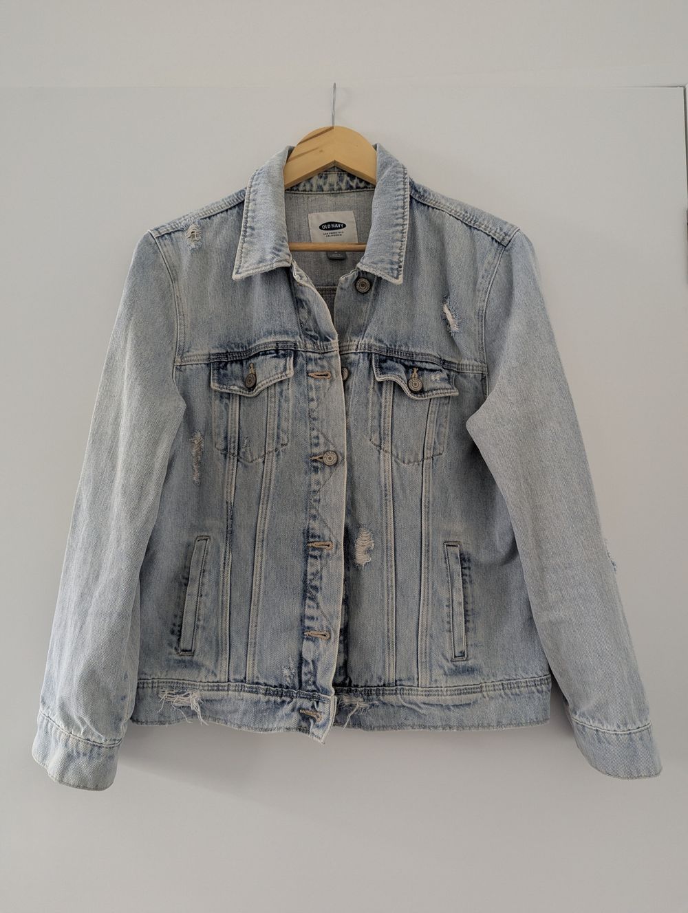Relaxed denim jacket light wash button up lagenlook jean shacket capsule wardrobe staple classic minimalist timeless indie normcore grunge size large