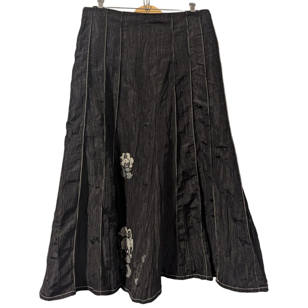 Y2K pleated crinkle black maxi skirt midi skirt floral flower power western boho goth whimsigoth vamp witchy broomstick pirate frilly dark romantic renaissance victorian edwardian grunge gothic