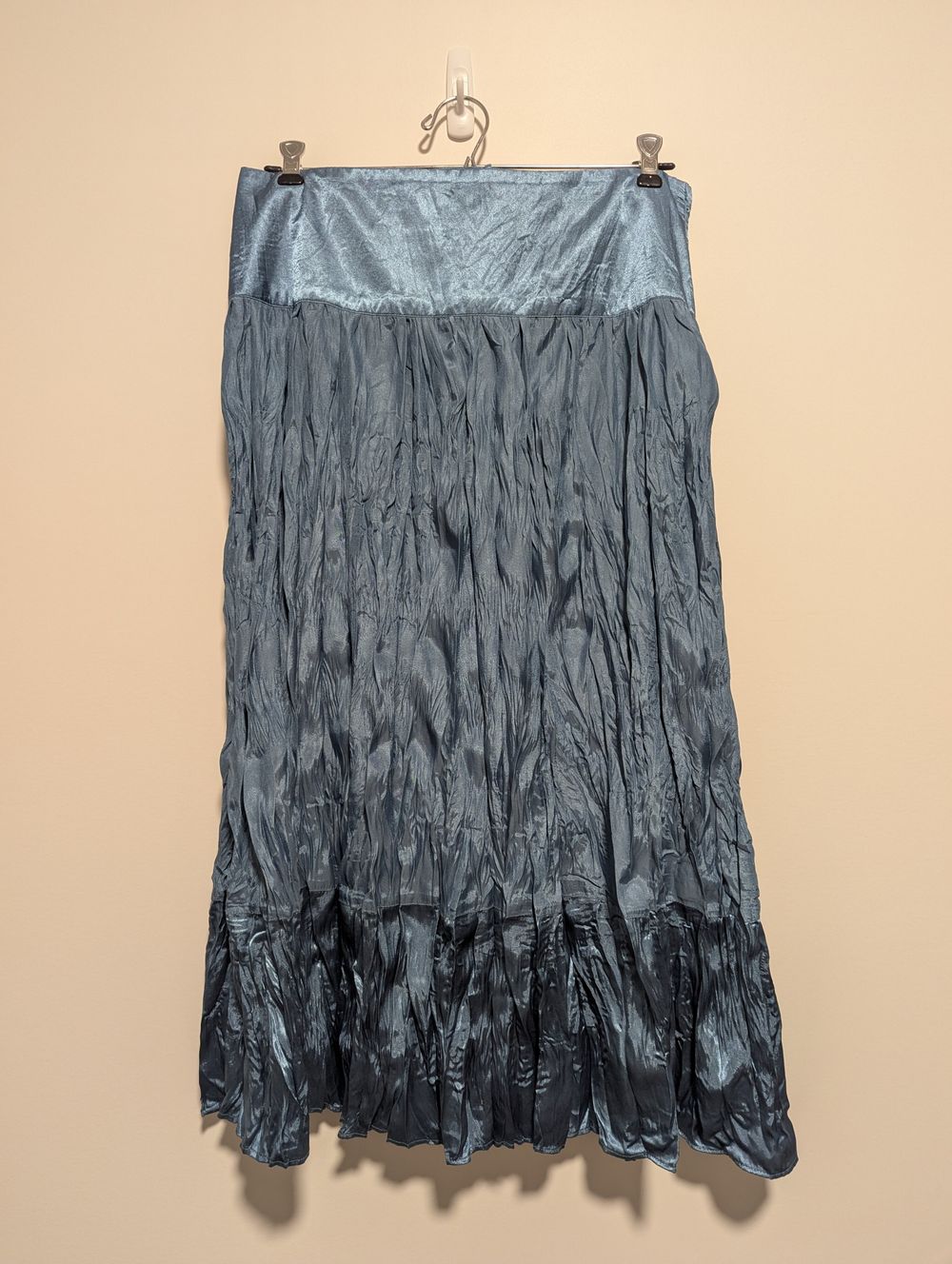 Vintage Y2K crinkle slinky ombre skirt layered blue turquoise whimsigoth witchy broomstick cottage cottagecore boho hippie earthy artsy western cowgirl horse equestrian