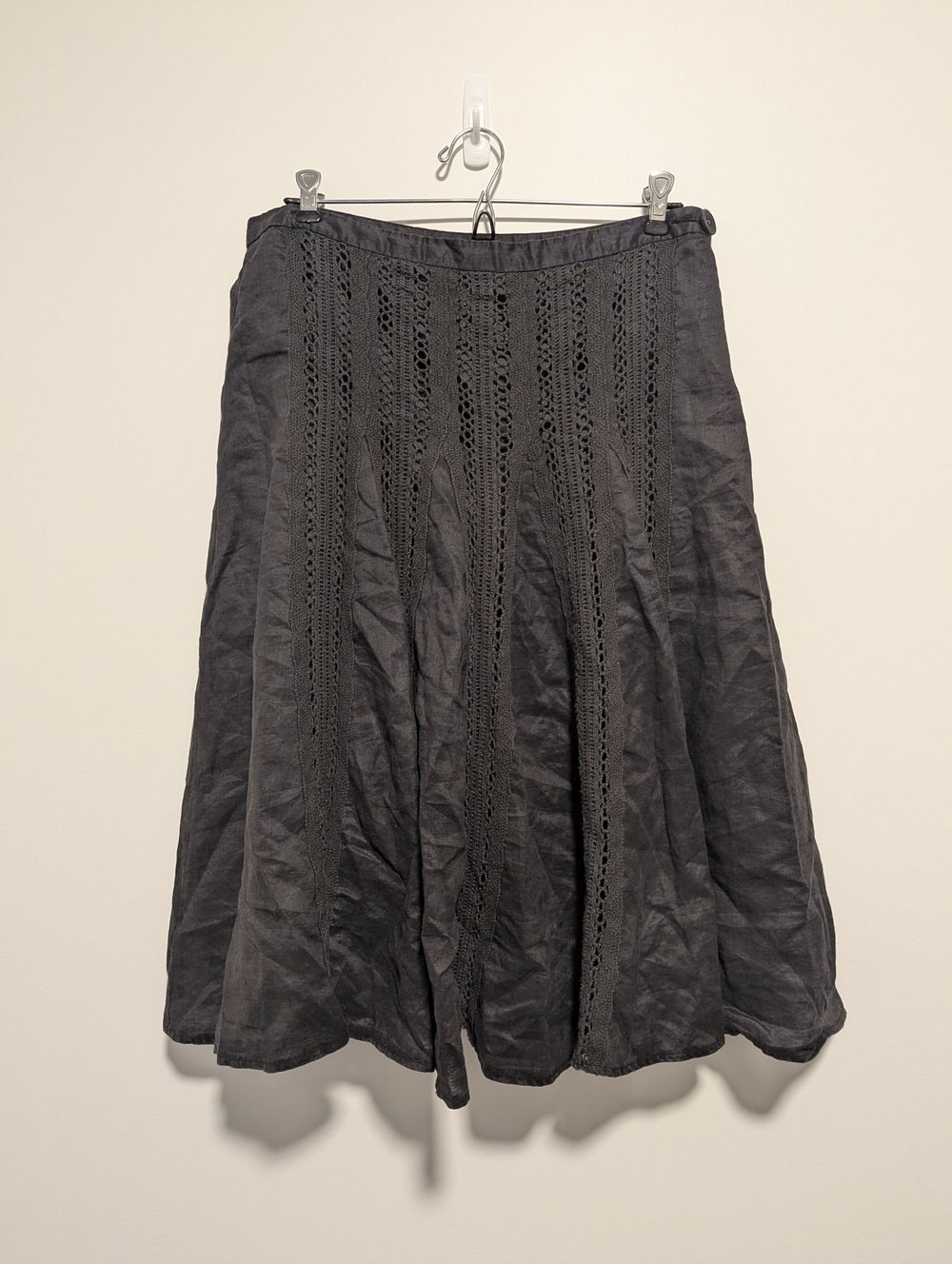 Y2K vintage flared pleated charcoal midi skirt crochet lace western flare flowy boho goth whimsigoth vamp witchy broomstick pirate frilly dark romantic grunge gothic artsy lagenlook teacher