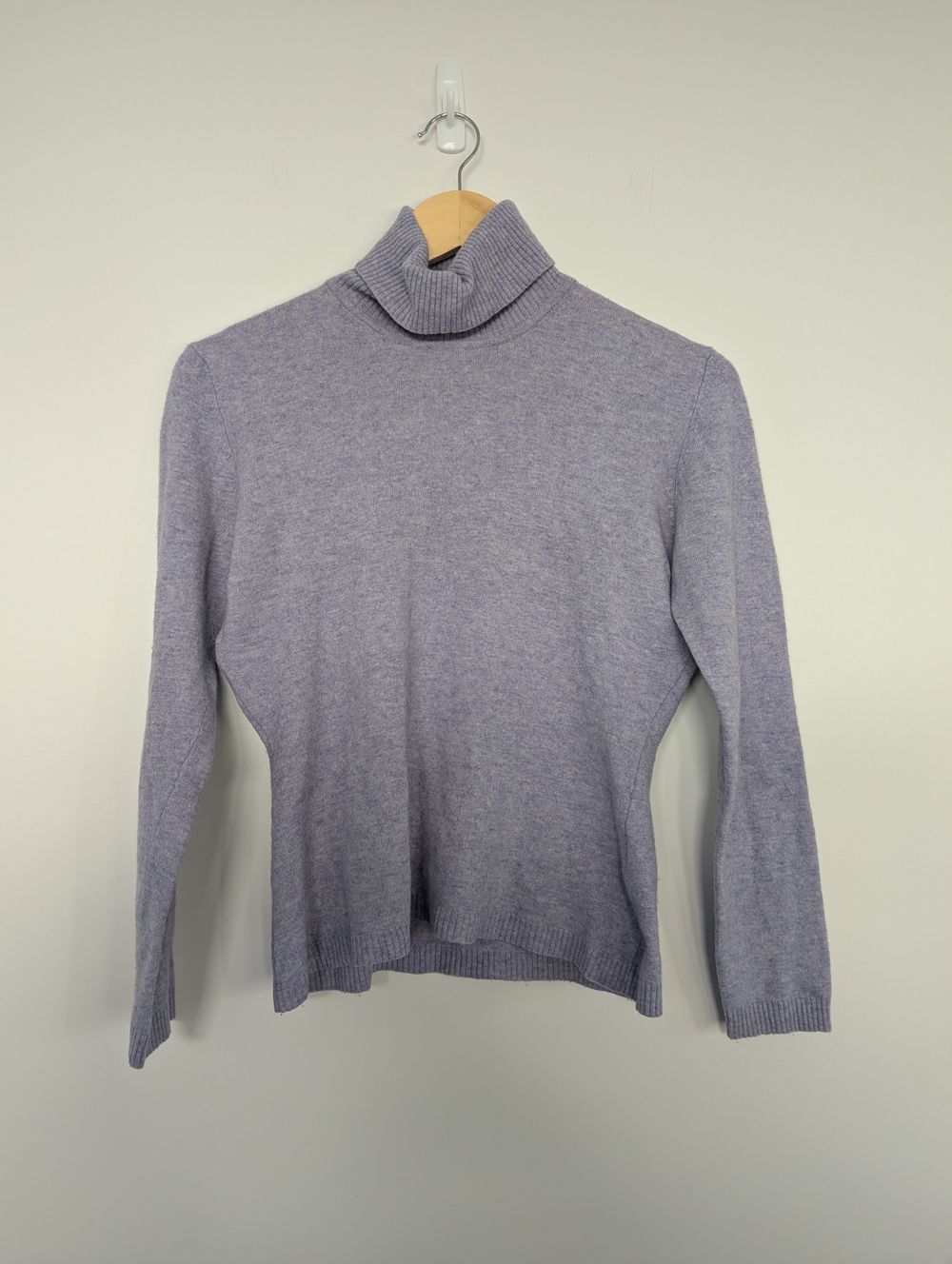 Soft wool blend jumper turtleneck knit jersey sweater fitted roll neck minimalist timeless classic old money stealth wealth lavender periwinkle purple cozy warm winter holiday Size M
