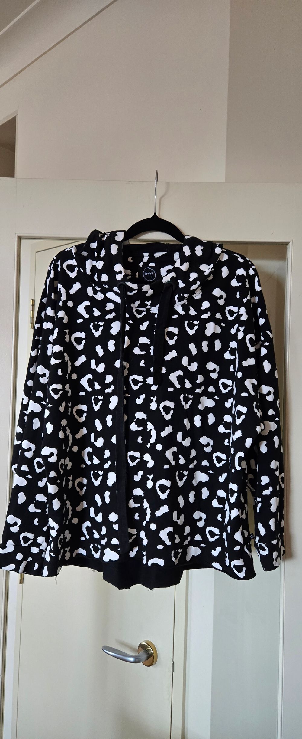 Moochi Black and White Graphic Print Hoodie Sz XS