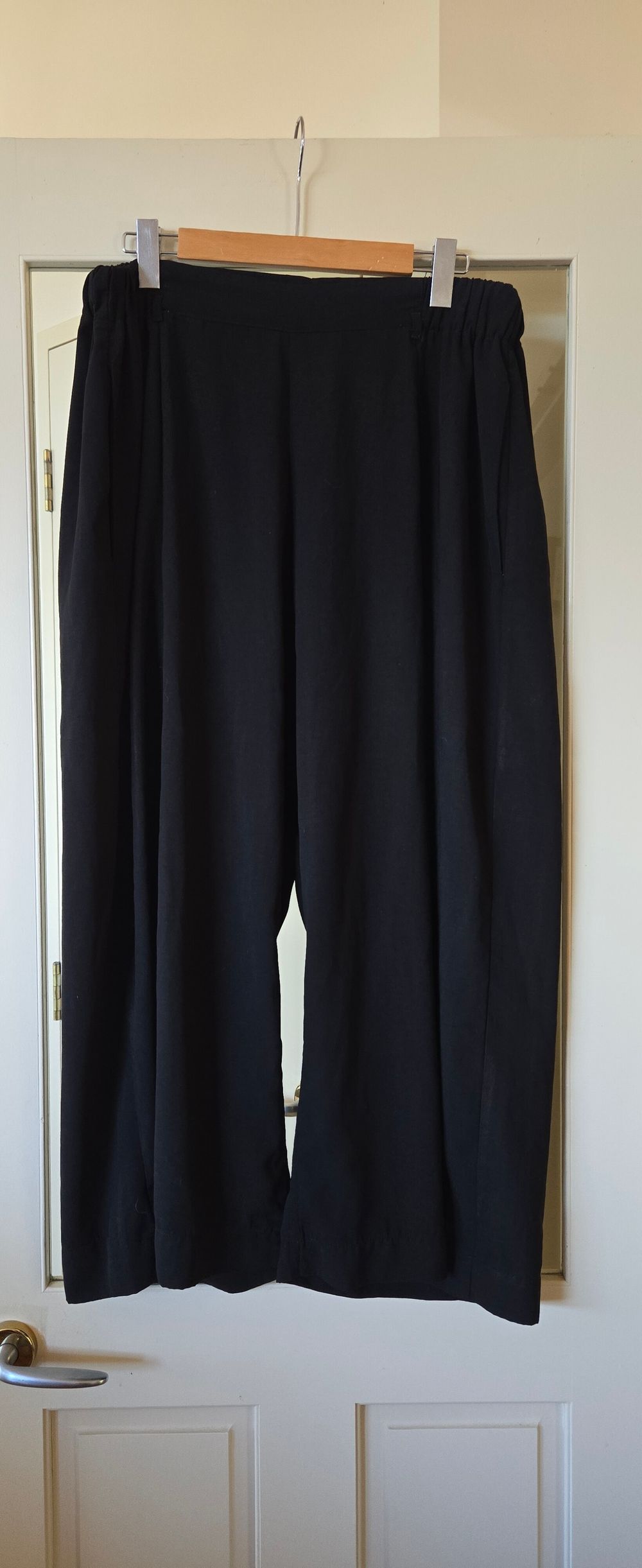 Pagani Black Wide-Leg Cropped Pants - Size 18 (Great Condition)