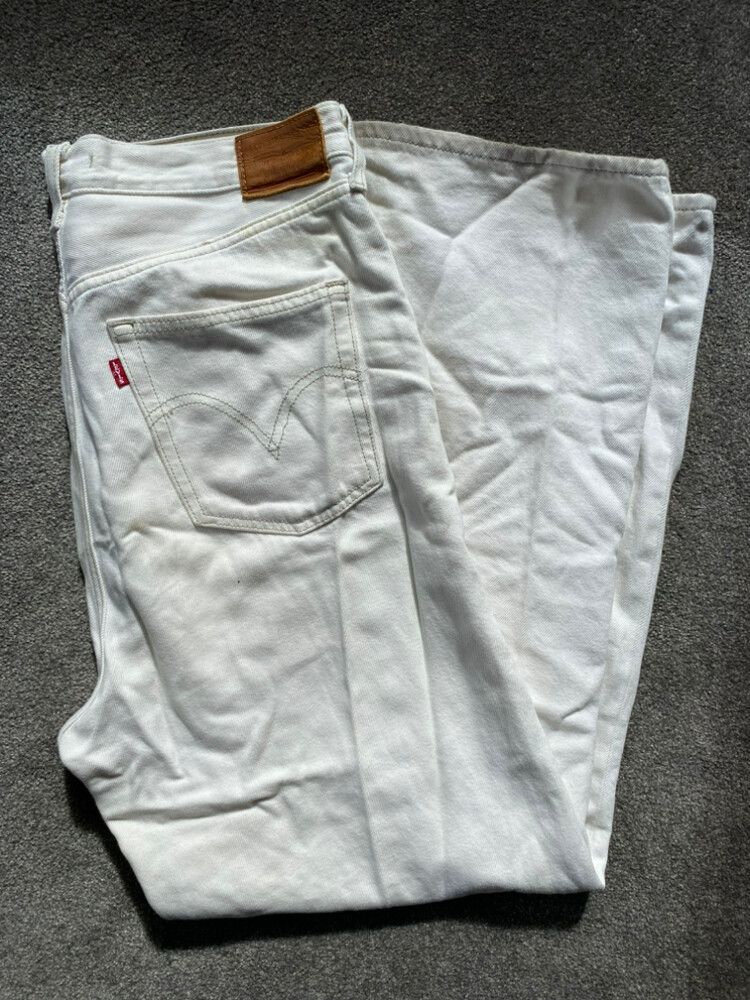 High Waisted Straight Leg Levi’s