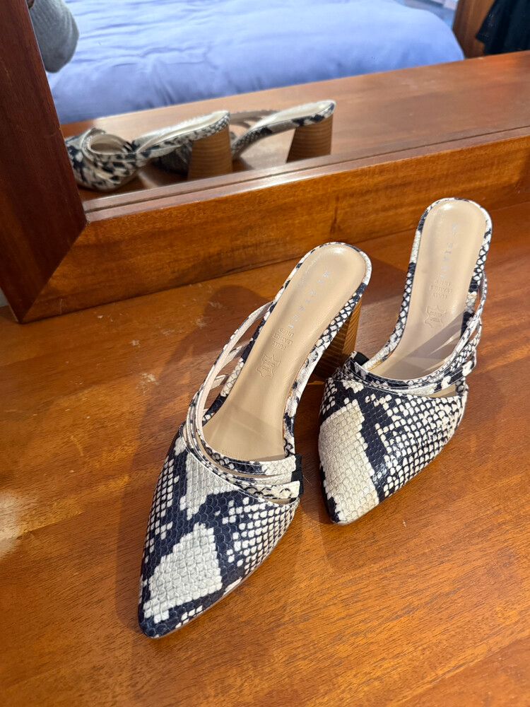 Mi Piaci Snakeskin print heels