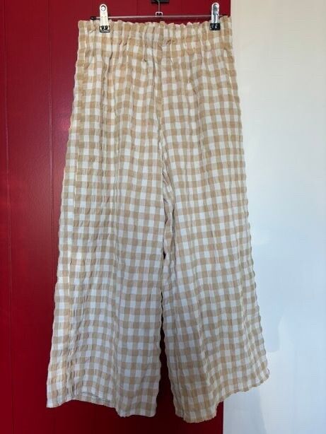 High waisted Cropped Length Pants