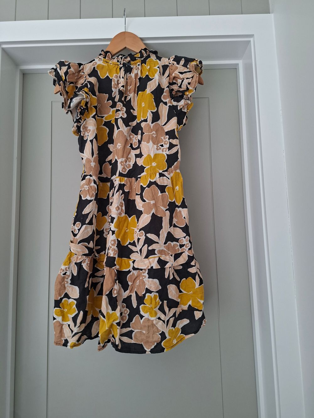 Aere Floral Dress with Ruffle Sleeves