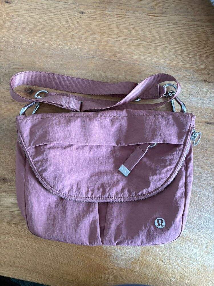 lululemon - Lululemon All Night Festival Bag 5L on Designer Wardrobe