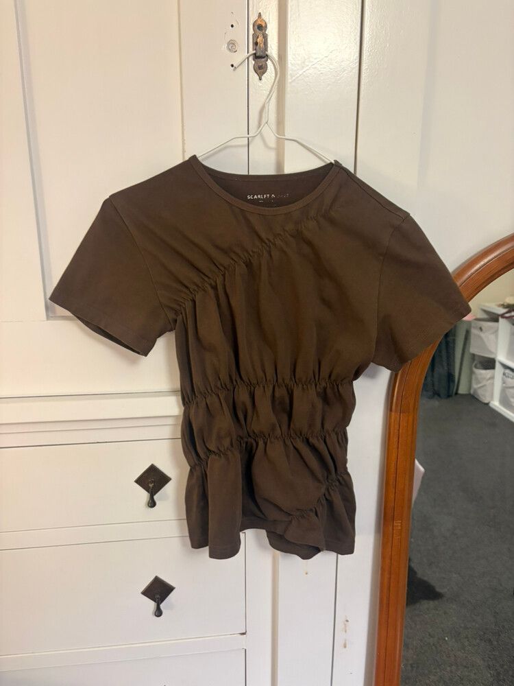 Scarlet and Sam top
