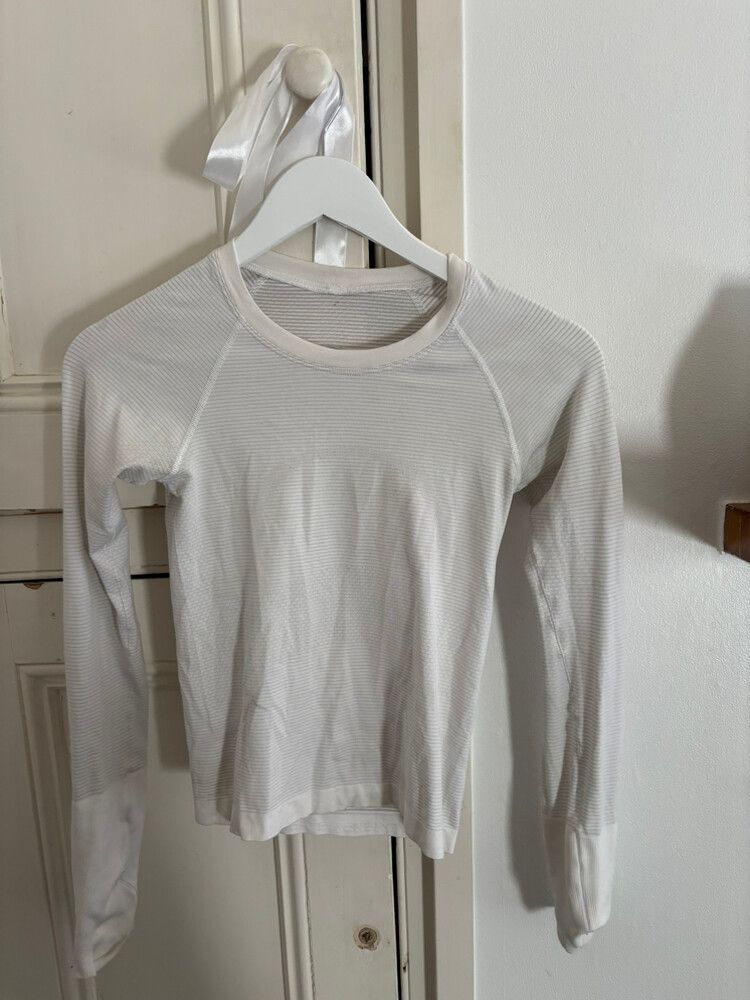 Lululemon: Swiftly Tech Long-Sleeve Shirt 2.0 Waist Length