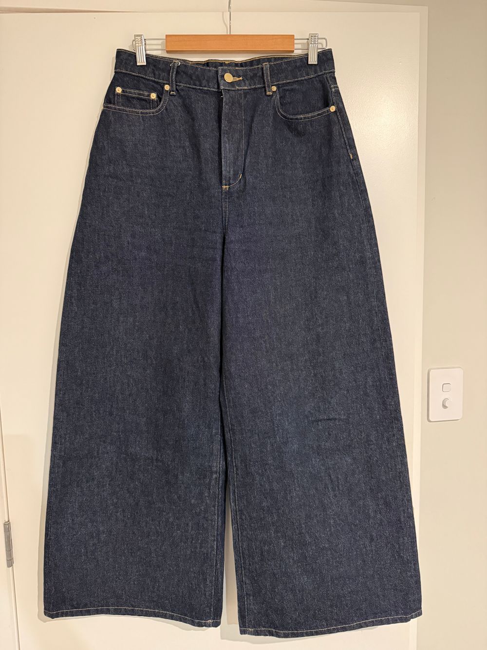 Country Road Curved Wide Leg Jean in dark indigo