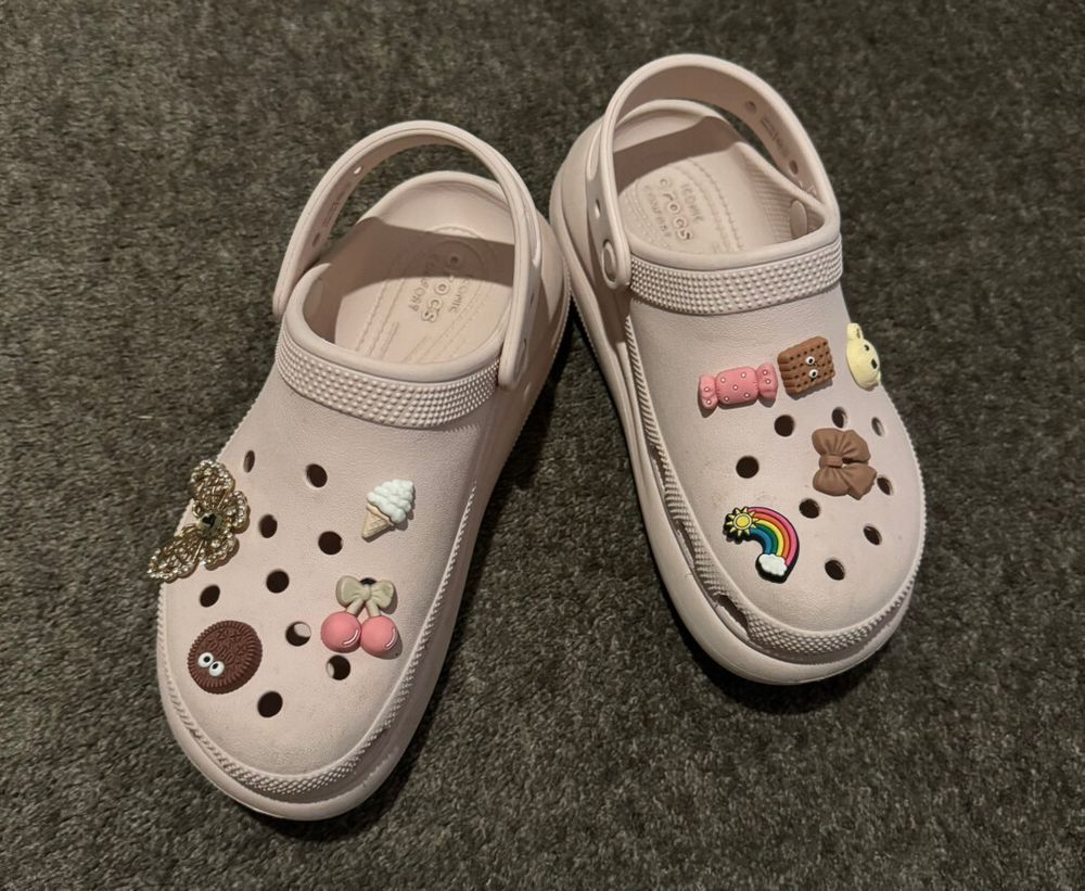 Crocs Clogs (size7)
