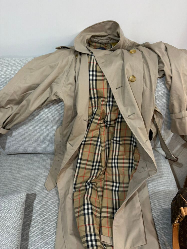 Burberry - Burberrys' Trench Coat — Classic Nova Check Lining on