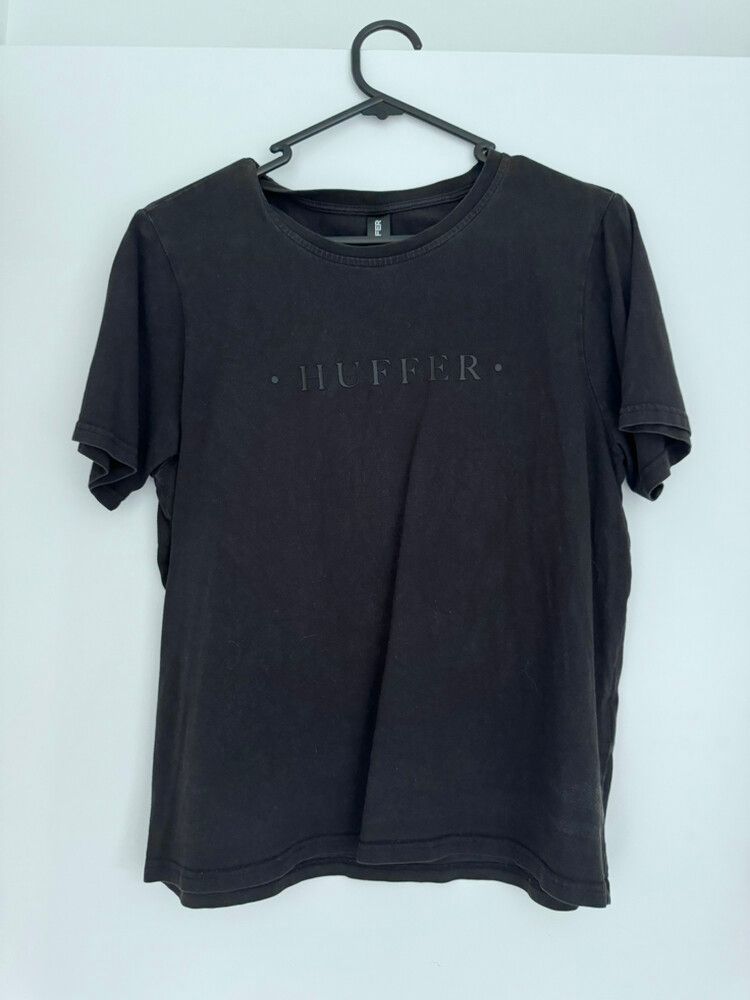 Black Women’s Huffer T-shirt
