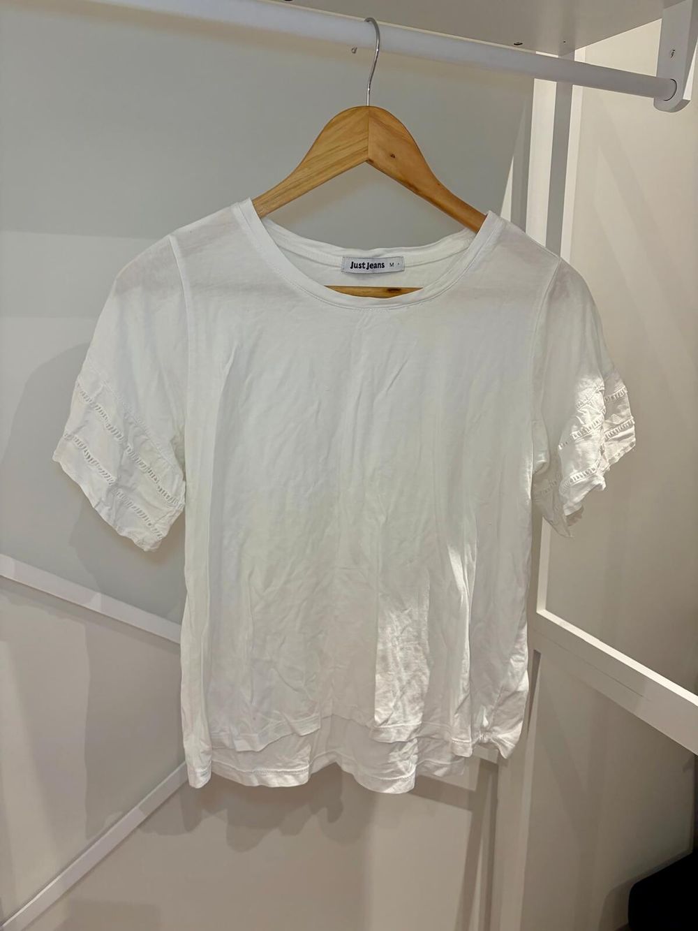 Just Jeans White Ruffle Sleeve T-Shirt | Size M