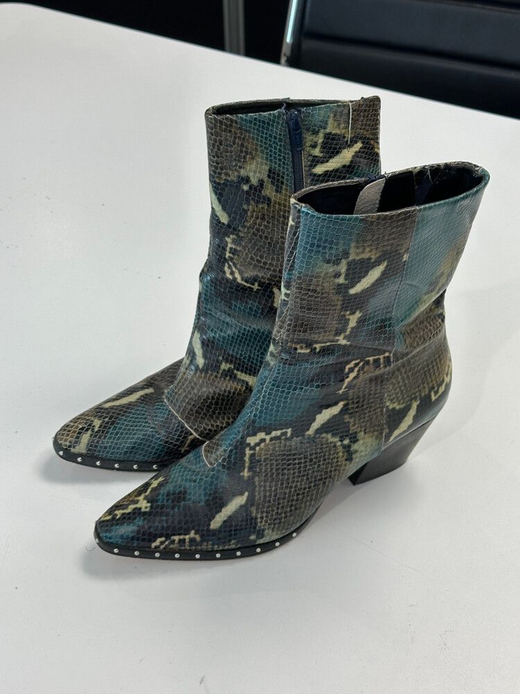 Mi Piaci Snakeskin Print Leather Boots