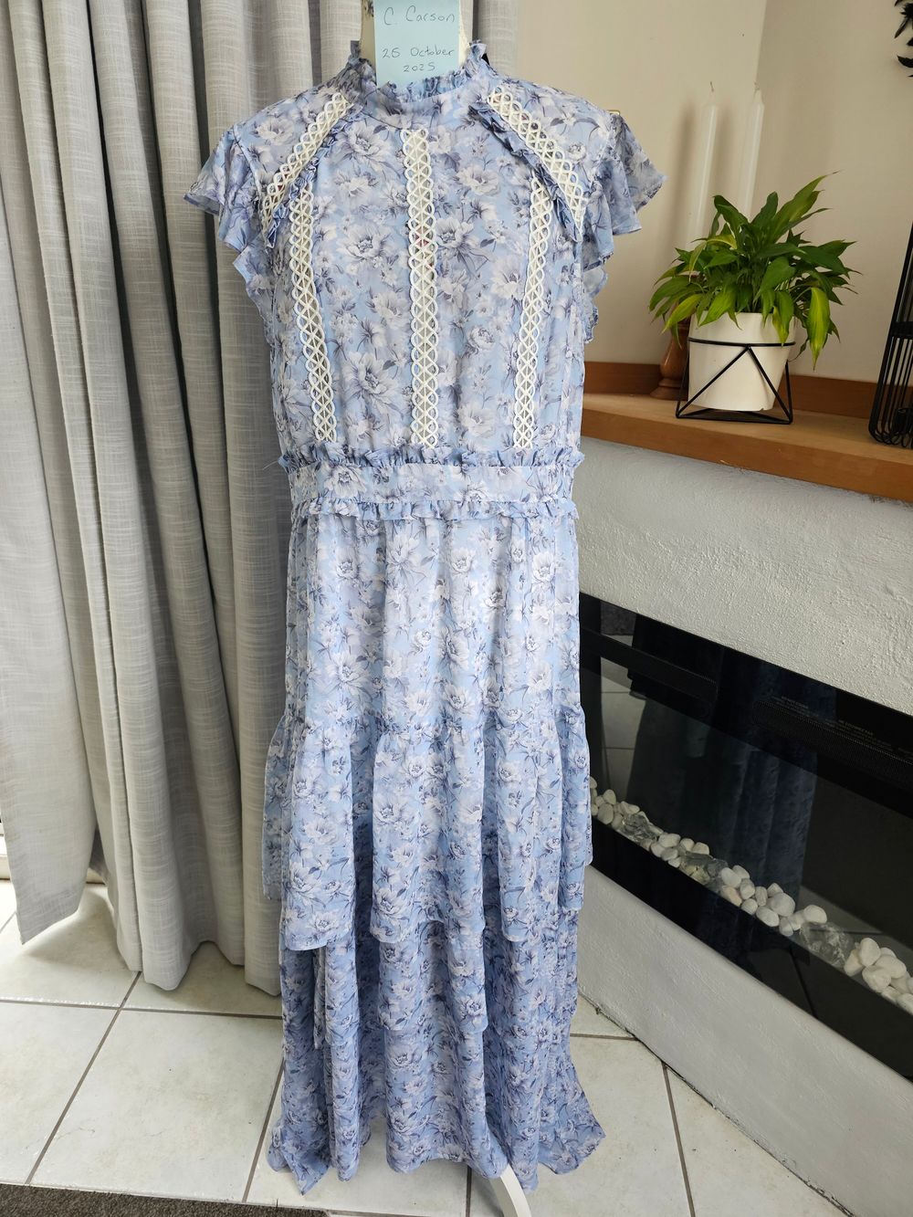 Forever New - Forever New Casella Blue Floral Tiered Maxi Dress (16) Brand new on Designer Wardrobe Forever New - Forever New Casella Blue Floral Tiered Maxi Dress (16) Brand new on Designer Wardrobe
