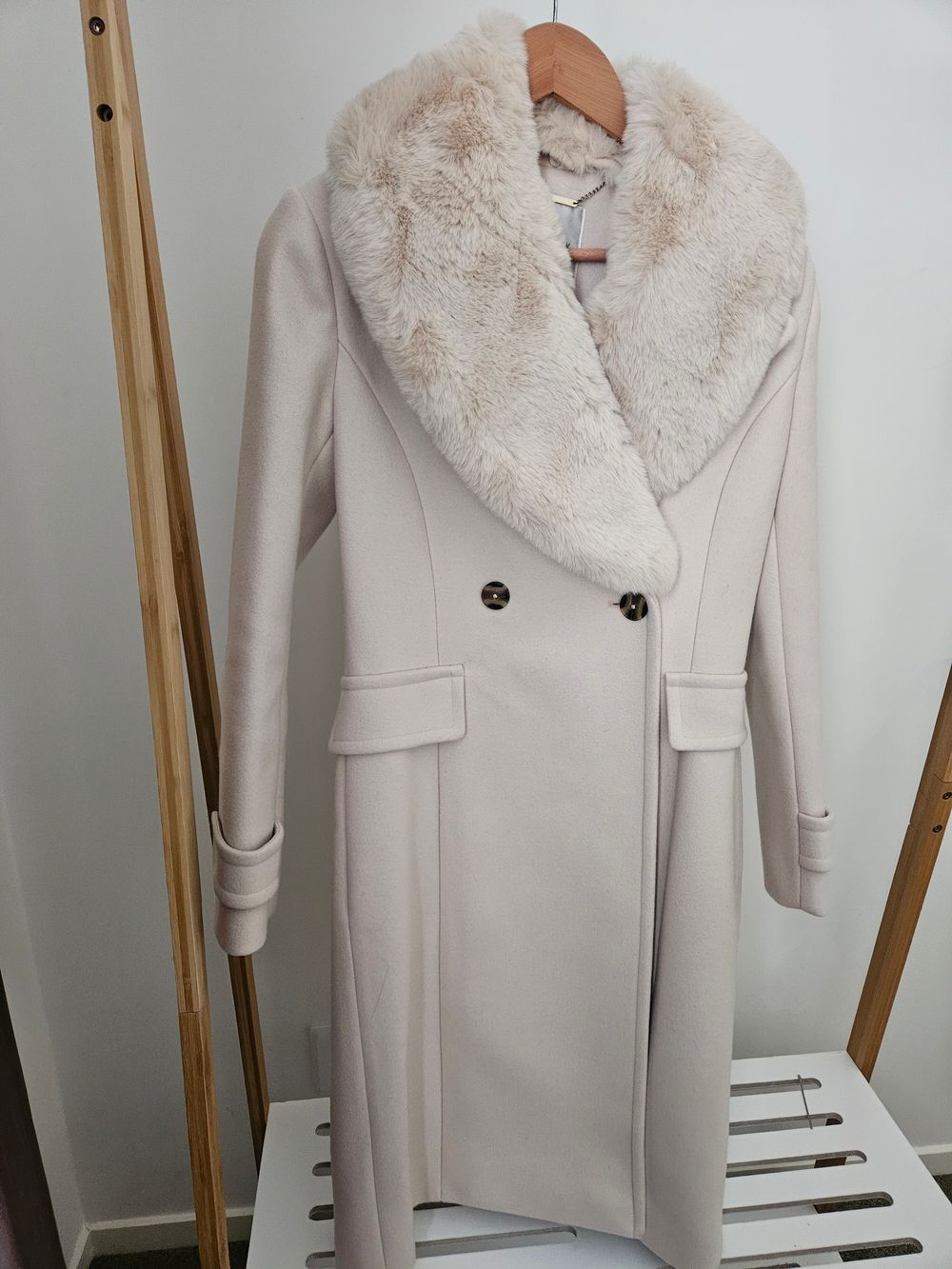 Like new Forever New Cream Faux Fur Collar Coat