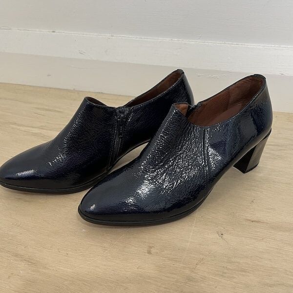 Blue-black patent leather - new