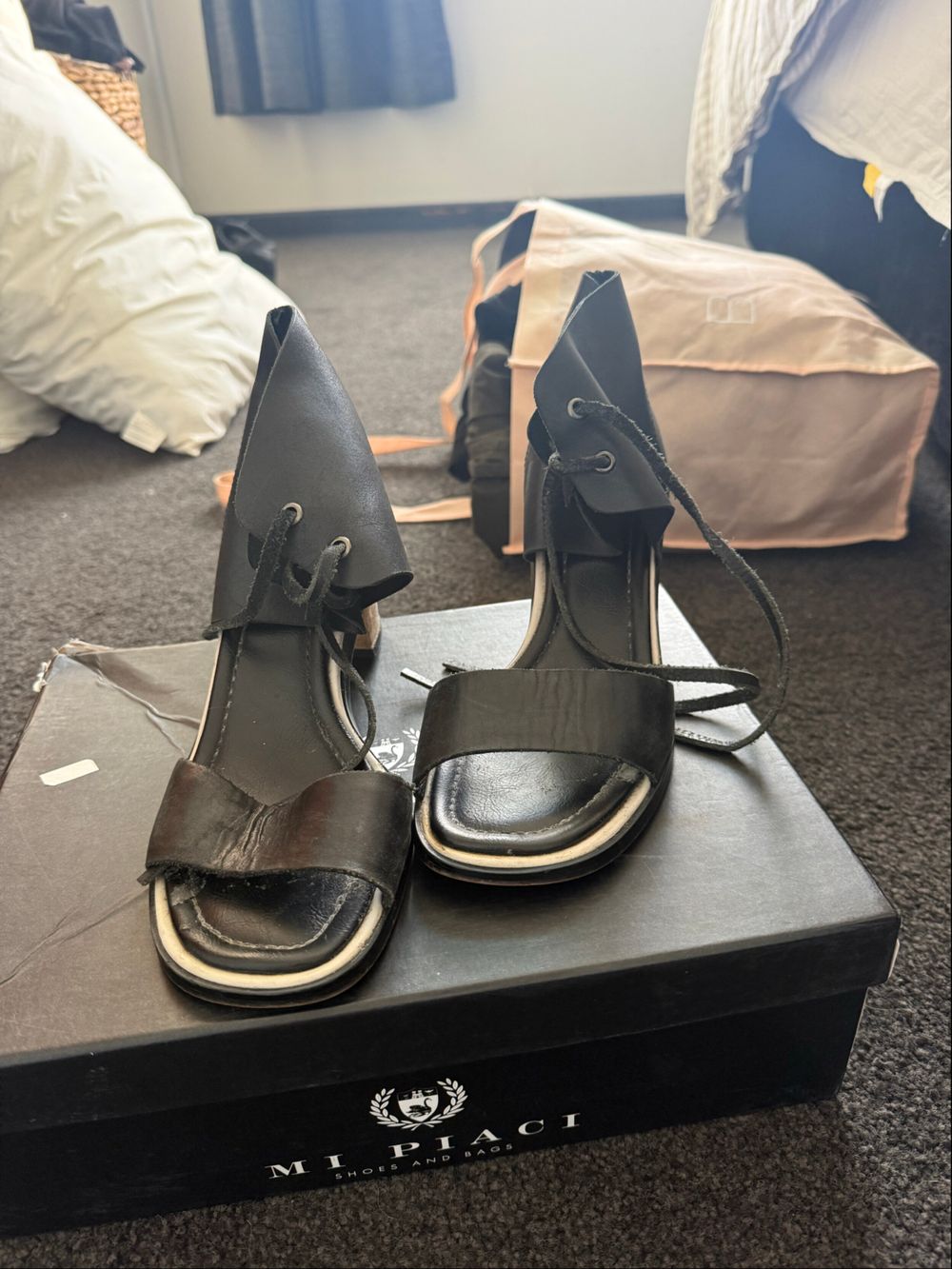Mi Piaci Black Leather Heeled Sandals