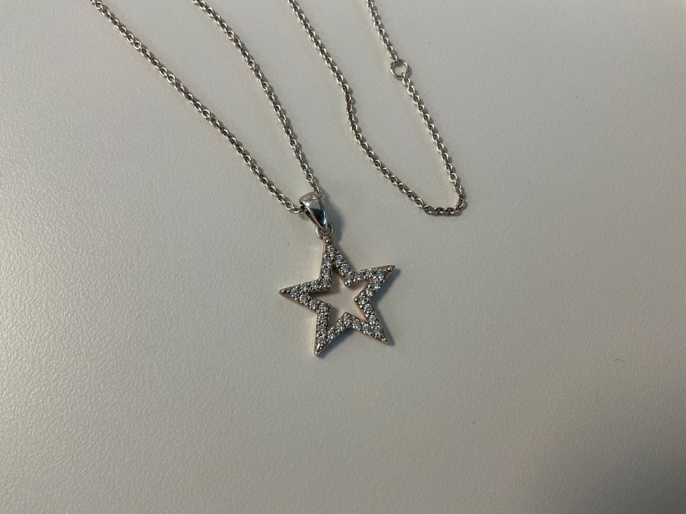 Stunning Pandora necklace with studded star pendant